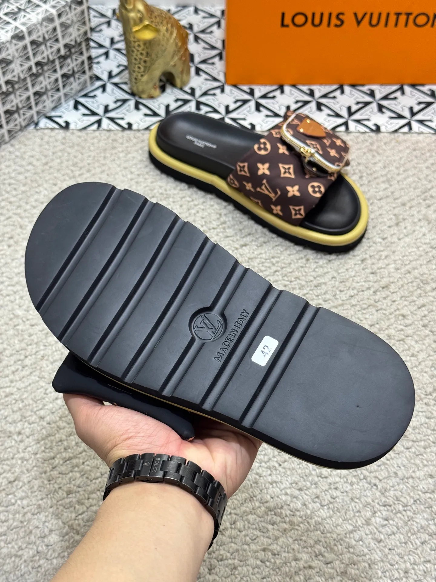 Men's shoes 💰400 [New style] 🦇🦇Top original order [Louis Vuitton] Couple style 👫Spring and summer style🎯🎯As an active family in the fashion industry ⭐ Lv is characterized by bold innovation ⚡Fabric down cloth🔥 Combined outsole, clean and tidy ⚡Fashionable and generous🌹Multiple colors available..Size: 36-44 (45 customized